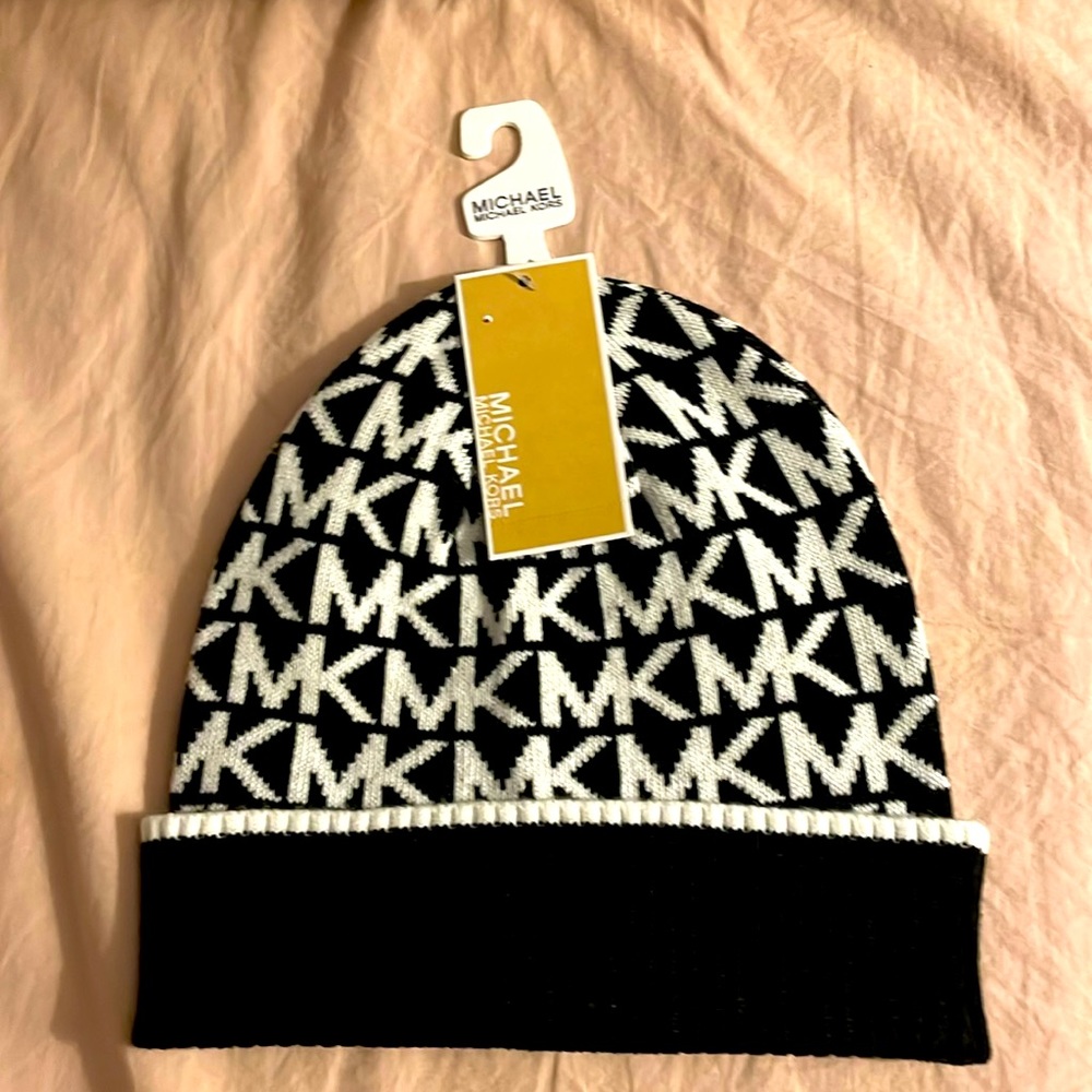 MK BEANIE - NWT